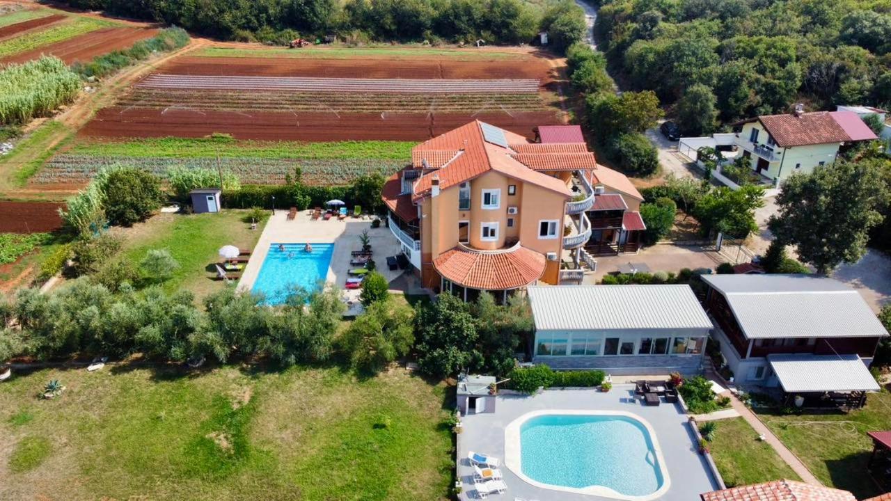 Apartments Šeherzada Pula Exterior foto